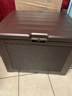 Rubbermaid 74 Gal. Medium Resin Deck Box