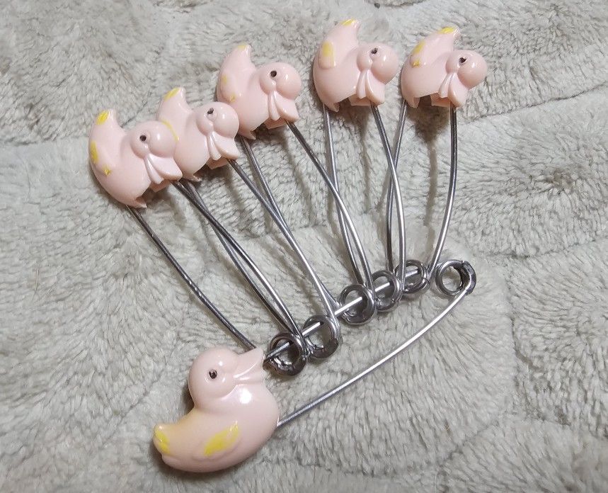 VTG GERBER SCULPTURED CLOTH DIAPER PINS DUCKS - SET OF 6