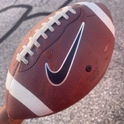 🏈 Nike Air TD Football – Great for Casual Play