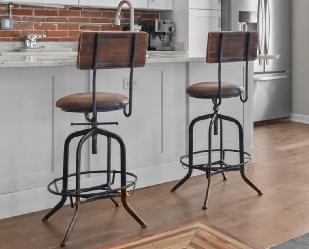 2 Barstools