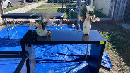 $50 vanity table comes with glass