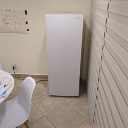 Upright Freezer - 7 Cu Feet