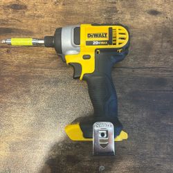 DRILL DEWALT NEW $90  20 V  COME SEE AND TRY ONLY SERIOUS BUYERS. SOLO PERSONAS INTERESADAS