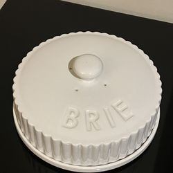 PORCELAIN BRIE BAKER - Plate w/Cover