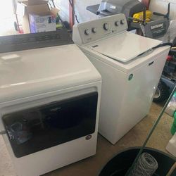 Washer XL Capacity MAYTAG And Dryer WHIRLPOOL 
