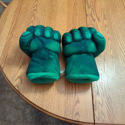 Incredible Hulk Talking Fist Smash Hands Pair Gloves Sounds Marvel Avengers