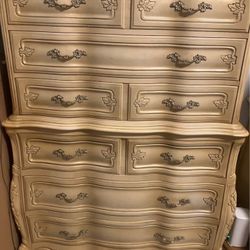 Antique Vintage 1970s French Bombè Dresser Set With Mirror! $500 Delivery 🚚 Included ! 