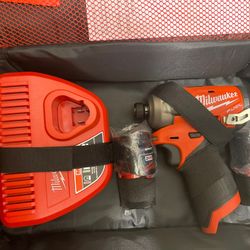 Milwaukee M12 Fuel Hammer Drill 