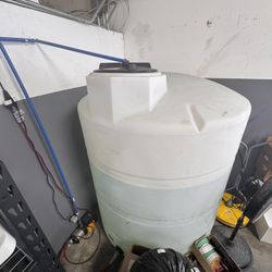 1000 Gallon Water Tank Like New Water Storage
