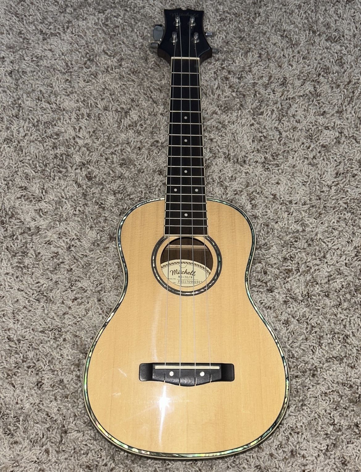 Mitchell MU-70 N Ukulele