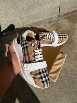 Burberry size 10 Vintage Check Low-Top