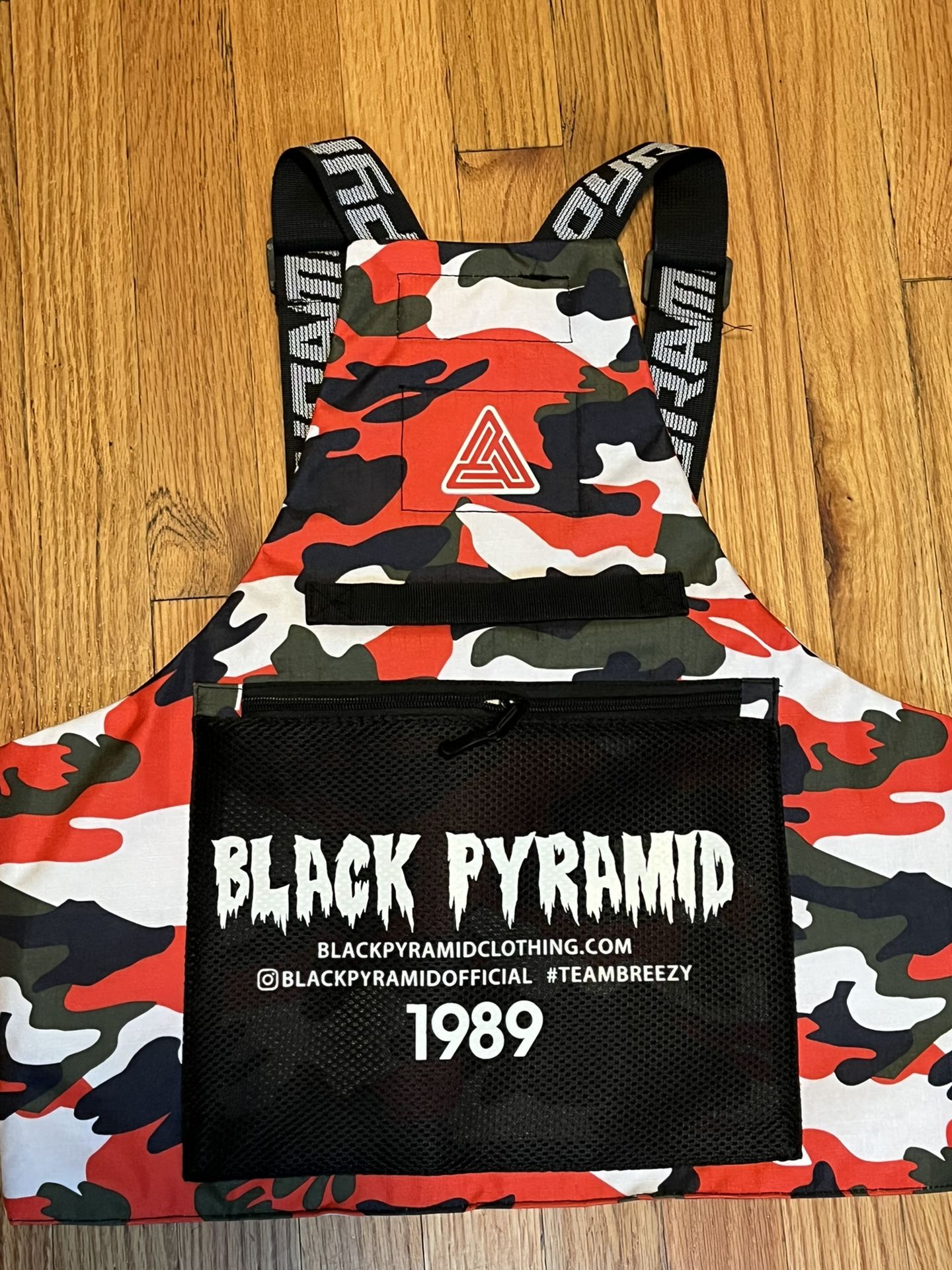 Black pyramid vest hotsell