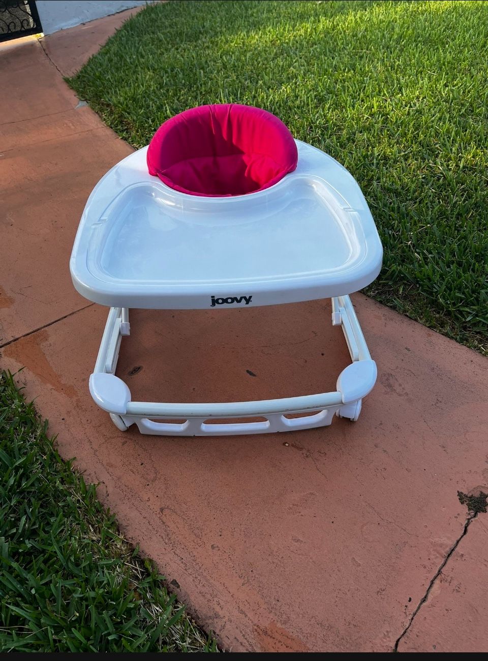 Joovy Spoon Baby Walker Activity Center… In Good Condition… $65