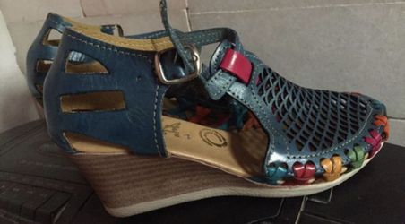 Huarache wedges size 5.5