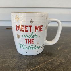 Disney Parks Mickey & Minnie MEET ME UNDER MISTLETOE 2020 Holiday Mug