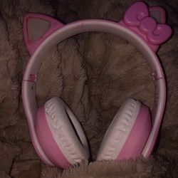 Hello Kitty Bluetooth Light Up Headphones