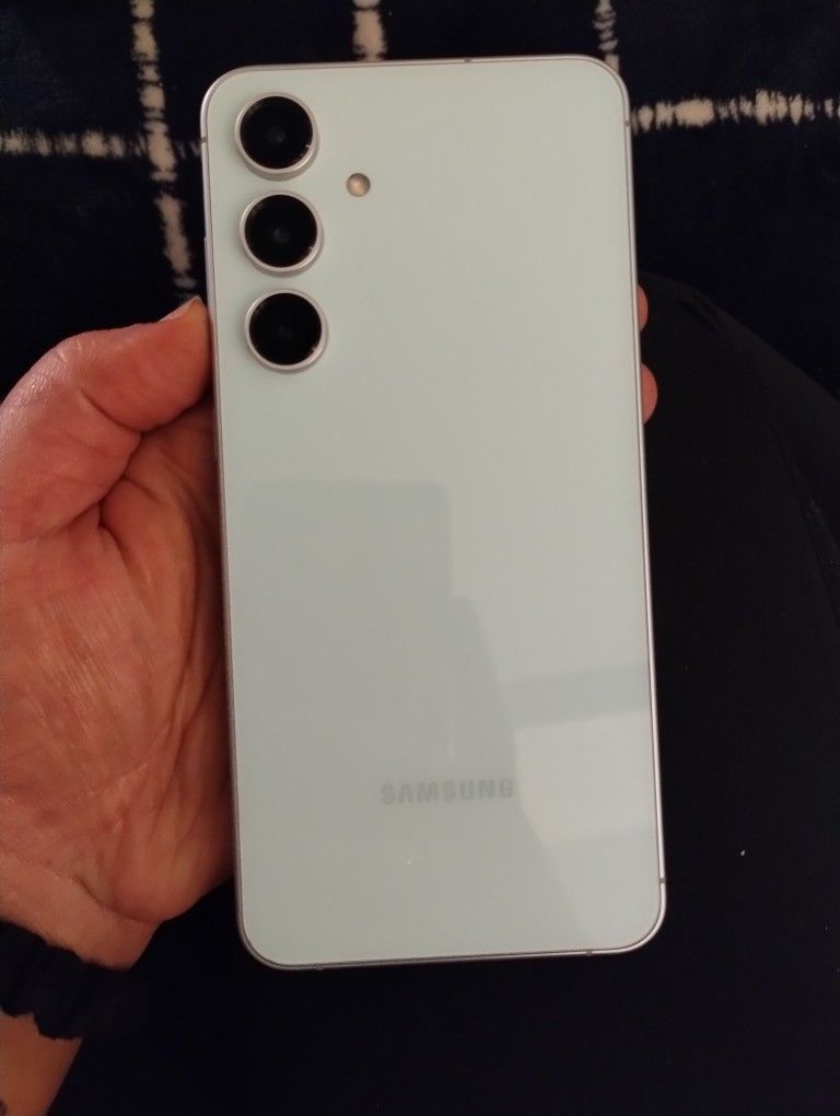 Mint SAMSUNG GALAXY S24 FE LIKE NEW