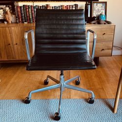 Eames Aluminum Group Management Chair in Black Leather