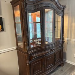 Brown Wooden China Cabinet With Built In Lighting