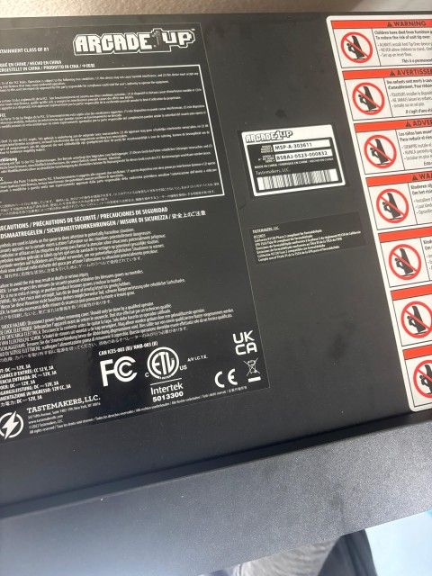 "Class of '81" de Arcade1Up, que incluye los juegos de Ms. Pac-Man y Galaga.