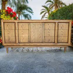 Thomasville Modern 9 Drawer Solid Wood Dresser