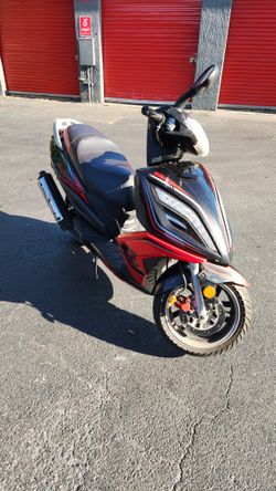 SCOOTER 49 cc, Year 2017. 2248 Miles. Title on hand / USED Good CONDITION