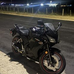 2016 Cbr 300 1,300 Miles Only 