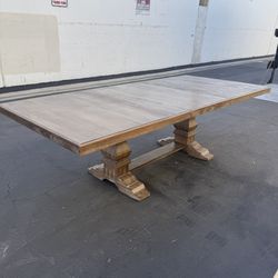 Ashley Furniture Wyndahl Extendable Dining Table