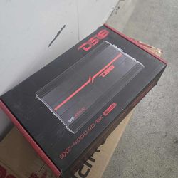 4 channel ds18 4000watts new firm $270