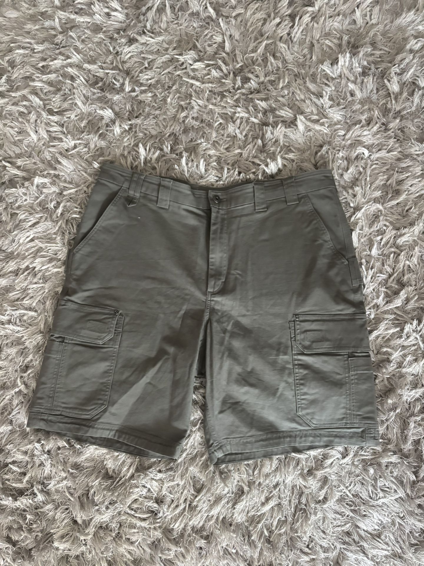 Duluth Trading Cargo Shorts – Men’s 42 Gray Flex