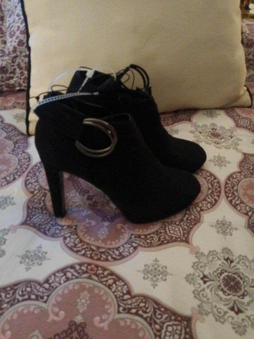 Cute Black Suede Booties Size 7 And 1/2