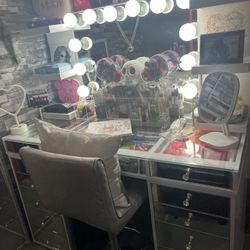 Vanity Set With Mirror