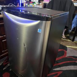 Danby 4.4 cu ft Mini Fridge