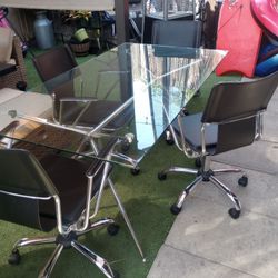 4 Seat Glass Table 