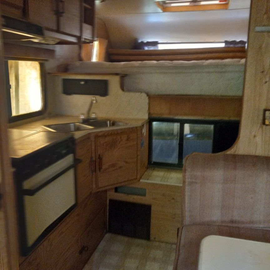 1991 SQUIRE LS 4000 -9.4 LANCE CAMPER for Sale in Port Orchard, WA ...