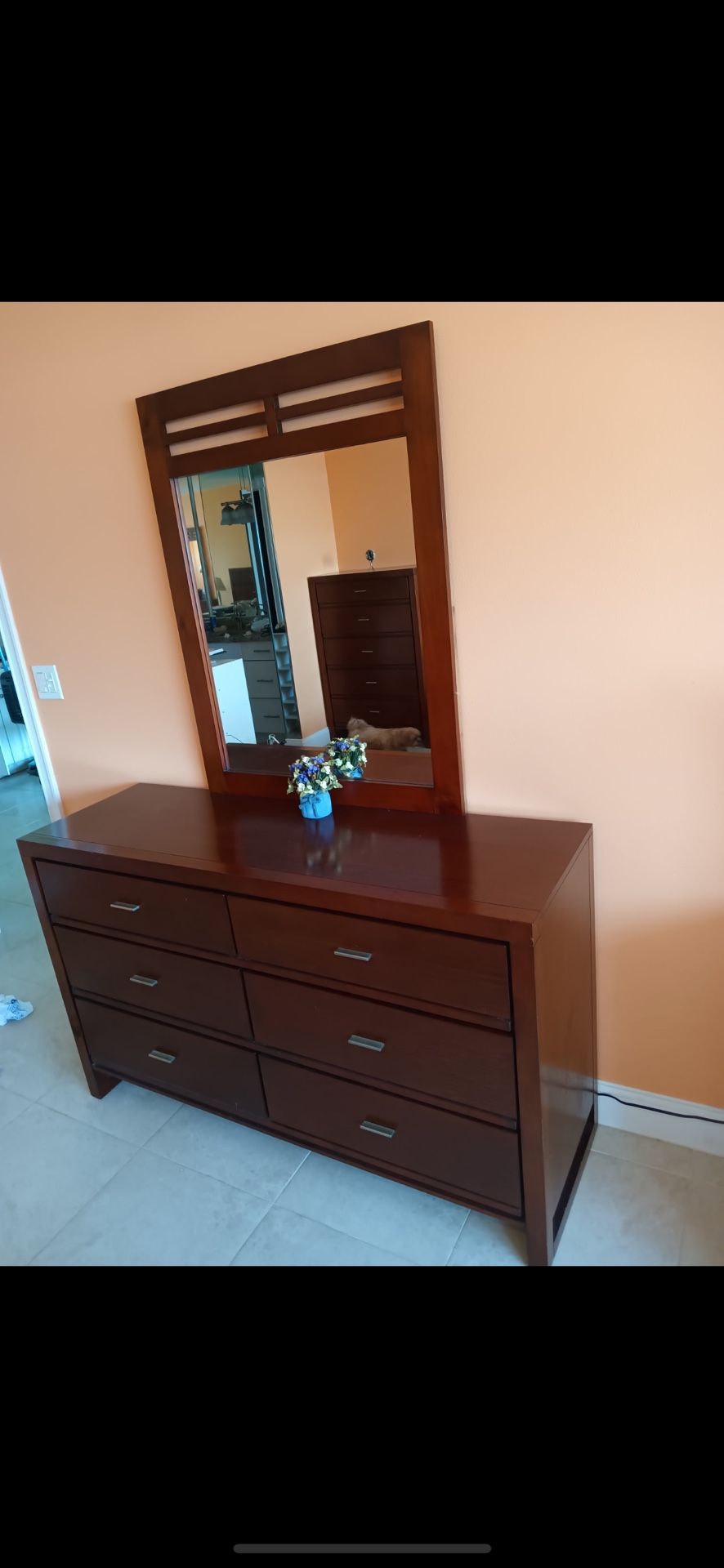 Chest Drawer With The Mirror