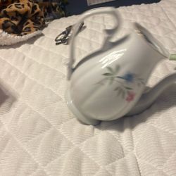 old vintage tea pot!