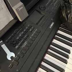 Yamaha DGX-670 88-Key Portable Grand Piano With Stand - Black