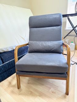Mid-Century Modern Accent Chair – Like New & Extremely Comfortable!