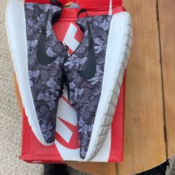 Nike Roshe Size 13