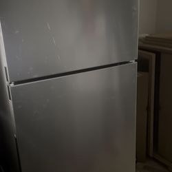 Selling Refrigerator (Great Condition) (NO DELIVERIES)
