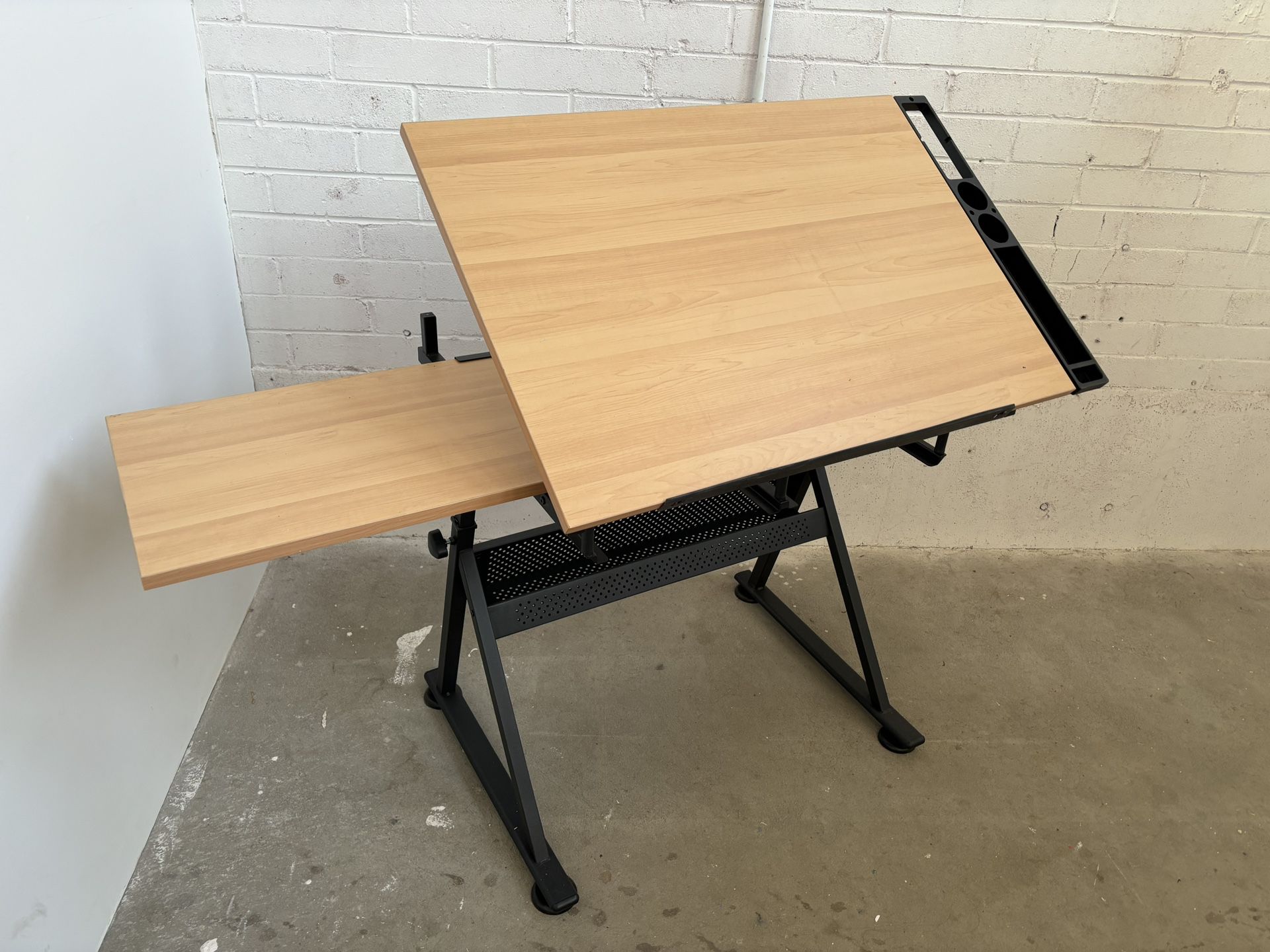 Adjustable Art Table