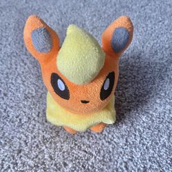 Pokémon Center Flareon Plush Pokedoll 2010