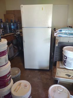 GE. And Hotpoint. Fridge