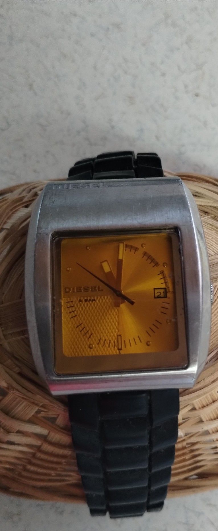 Vintage DIESEL DZ-1193 Men’s 5 BAR 165 Feet Watch Stainless Steel.