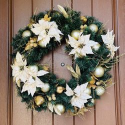 Beautiful big 28 Diameter Holiday Wreath , Perfect Condition