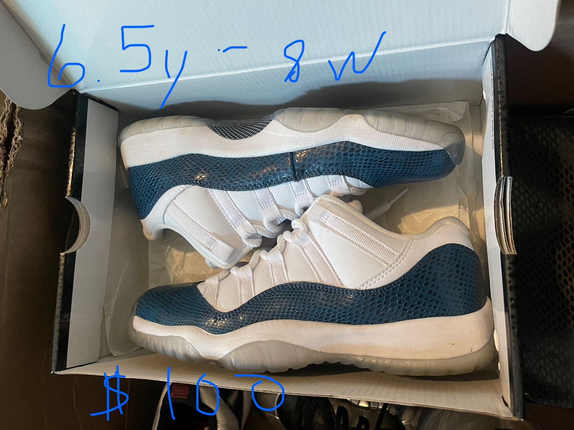 Jordan 11 Size 6.5y-8w
