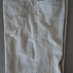 Levis 569 Jeans
Shorts
Size: 36
Color: Gray