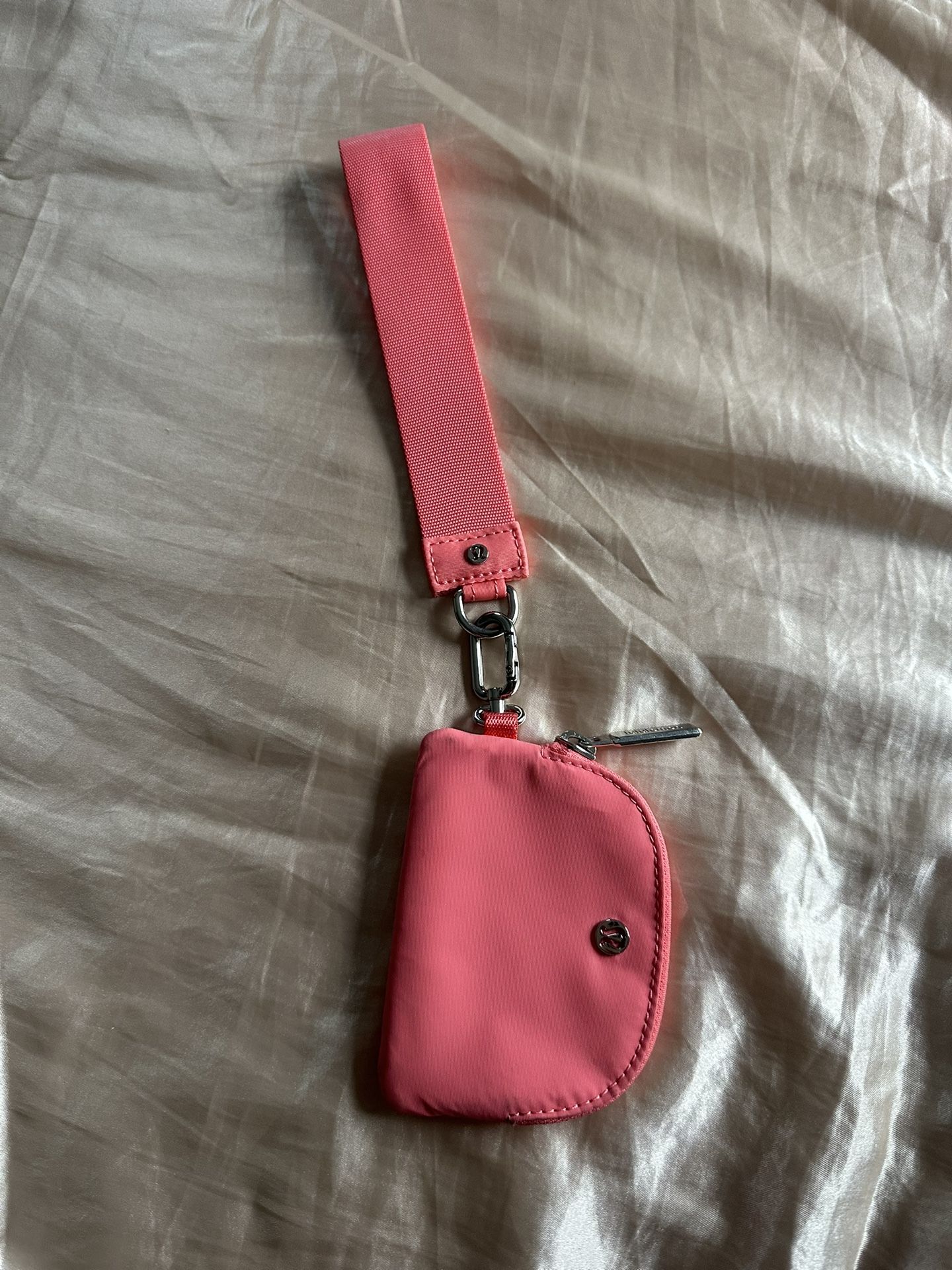 Lululemon keychain + wallet
