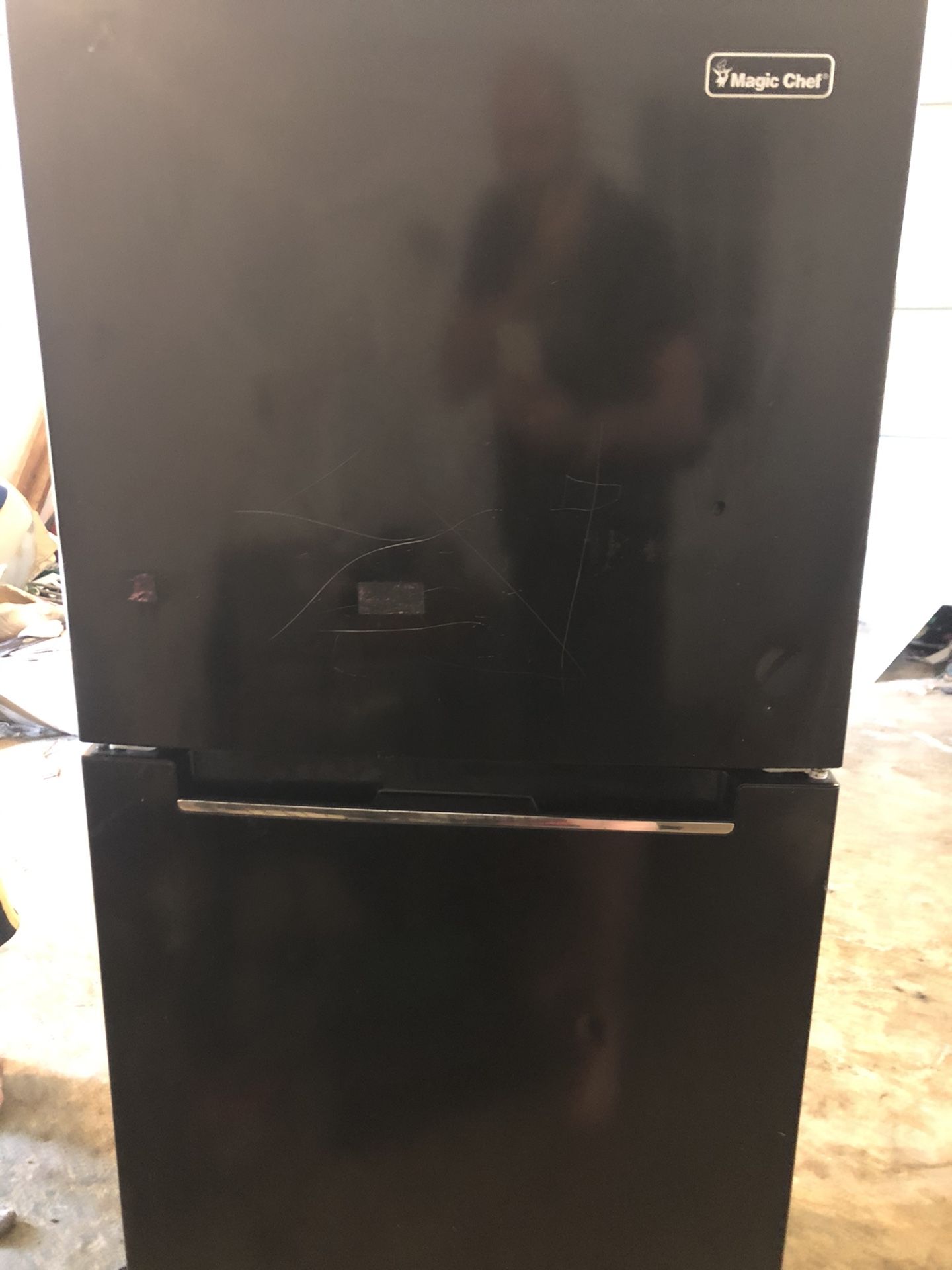 Magic Chef 10.1 Cubic ft Fridge w/top Freezer box. Will deliver